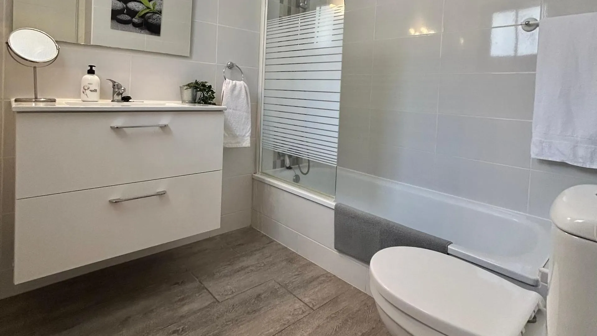 アパート 2 Bdr Penthouse Apt, Sea Views, Heated Pool K211 ロスクリスティアーノス